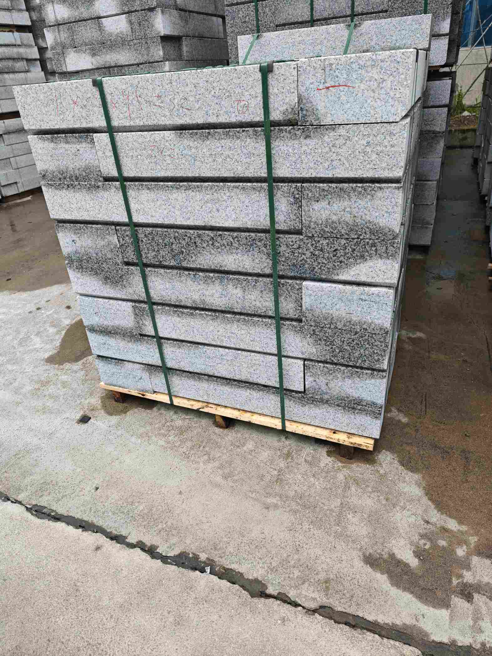 德阳芙蓉白路牙石，马路牙子