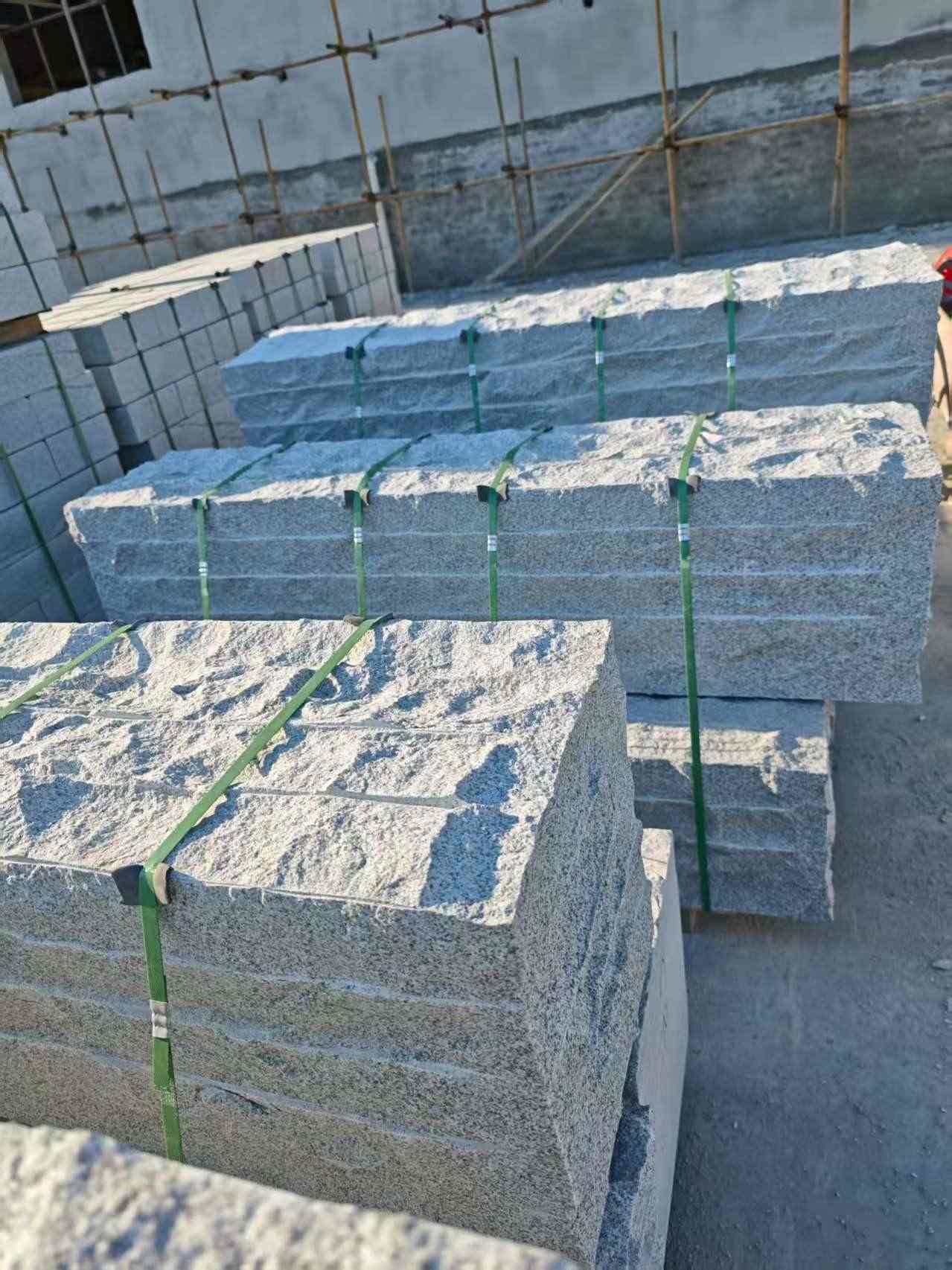 德阳芝麻白自然面整石 坐凳